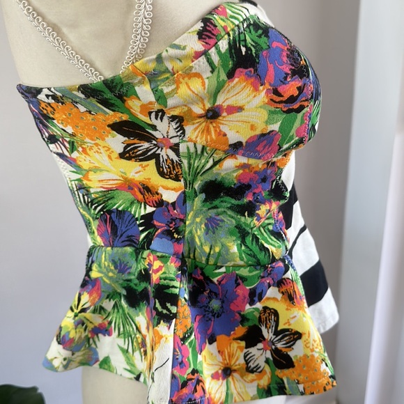 Sweet little halter strapless top - Picture 4 of 6